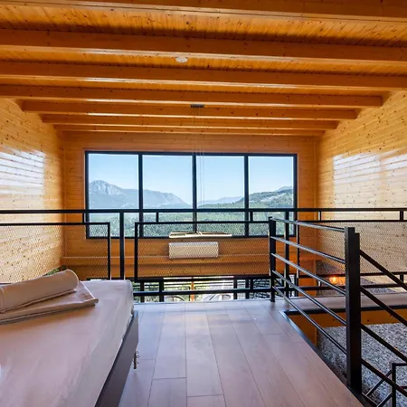 La Veranda Hotel *